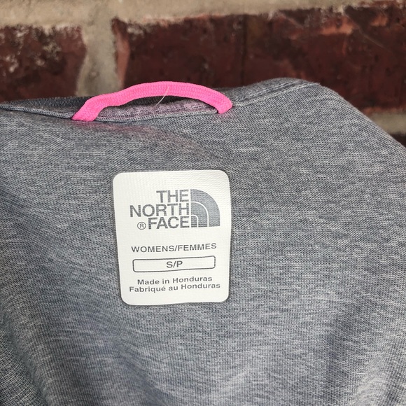 Ladies The North Face Gray Short Sleeve Athletic Top Size Small - Picture 5 of 5